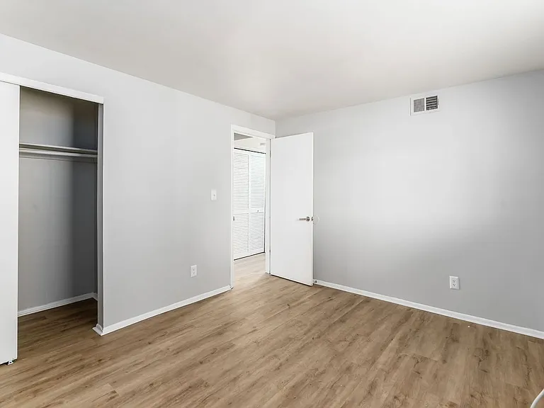 611 Riverview Dr #I — Photo 12