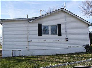 3rd image of 121 Rose Ln