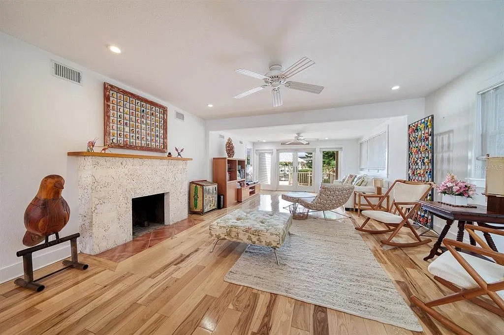 3 bed, 3.0 bath, 2151 sqft, $6,000 — Photo 4