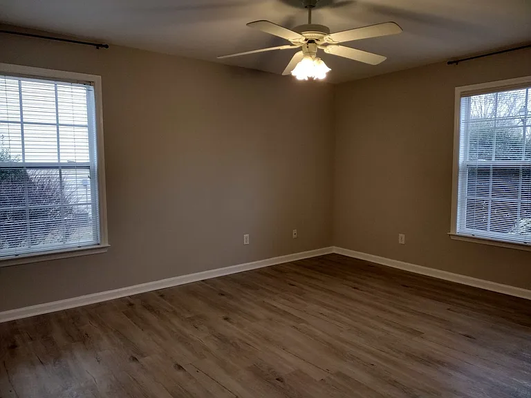 211 Ivy Glen Ct — Photo 11