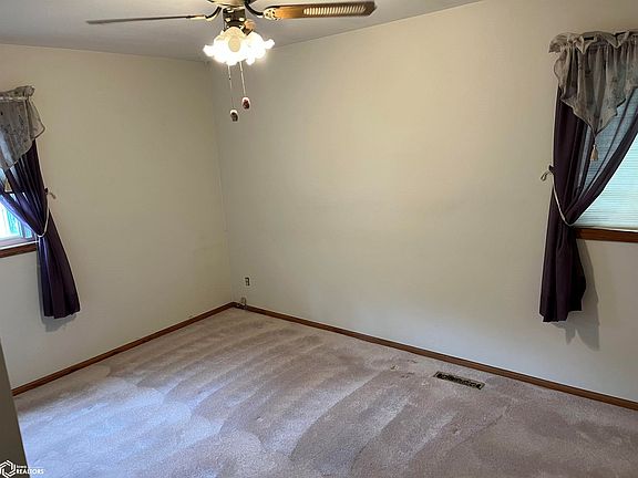4th image of 1327 W Williams St