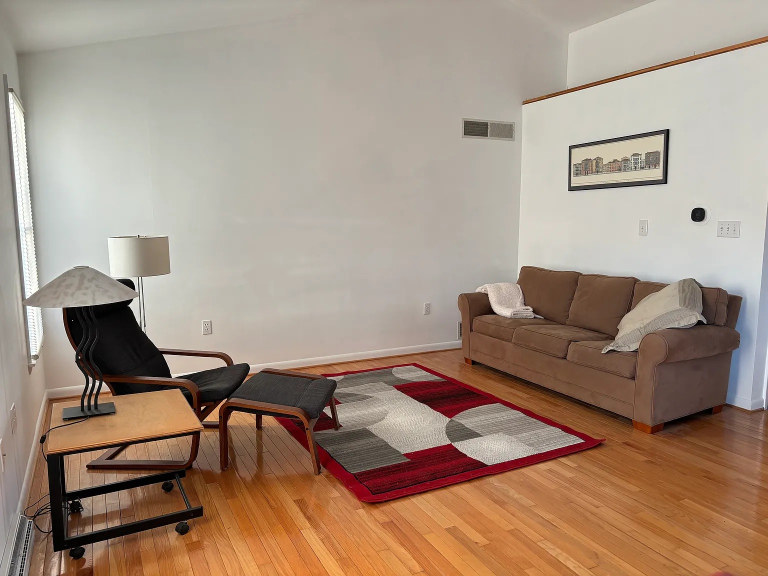 3 bed, 1354 sqft, $2,000 — Photo 3