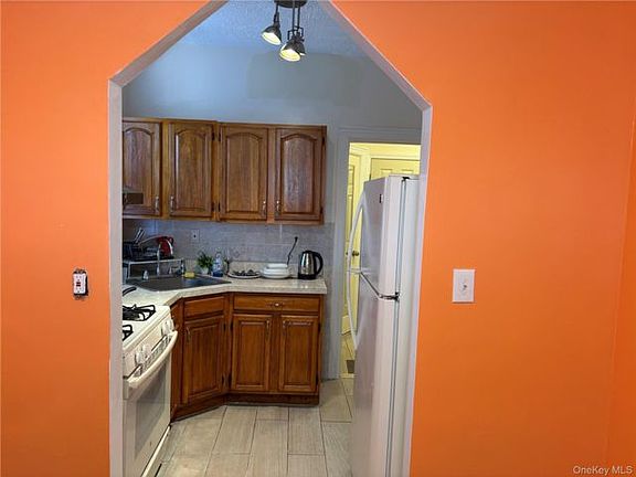 4th image of 1004 Lenox Rd
