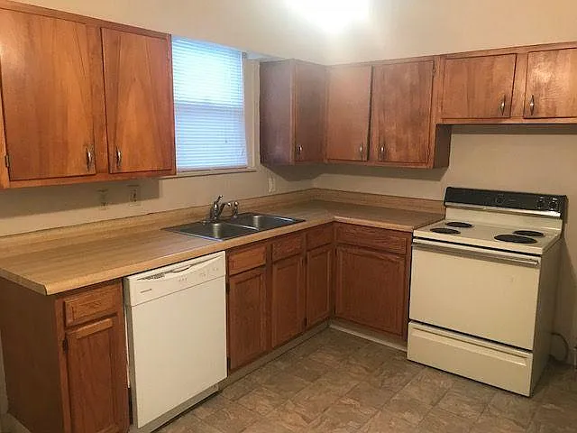 3 bed, $1,900 — Photo 3