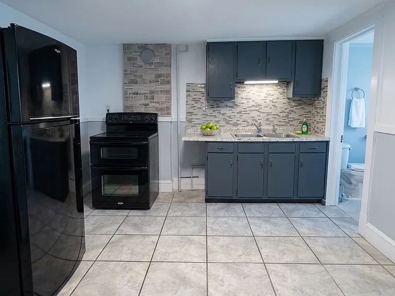311 E Grove St #1L — Photo 1