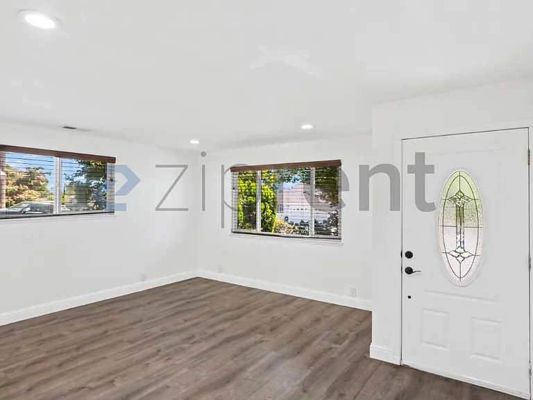 378 Spring Valley Ln — Photo 6