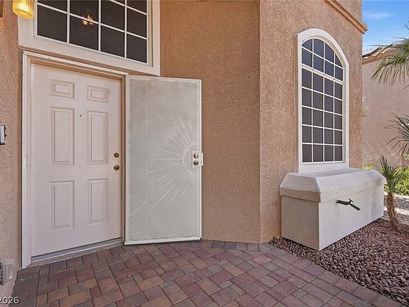 3rd image of 909 Blanco Caballo Way