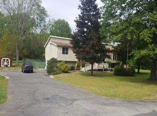 387 Bull Rd, Rock Tavern, NY 12575