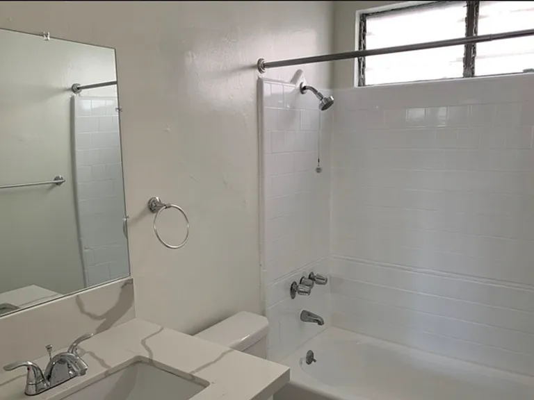 1602 Winona Blvd — Photo 3