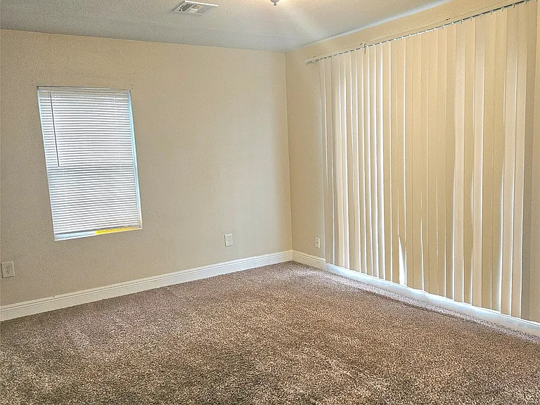 2040 E Woodrow Ct — Photo 2