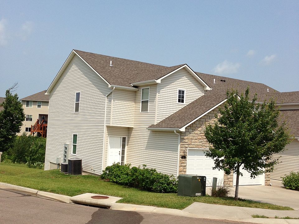 1st image of 902 Oakbrook Pl #Townhouse