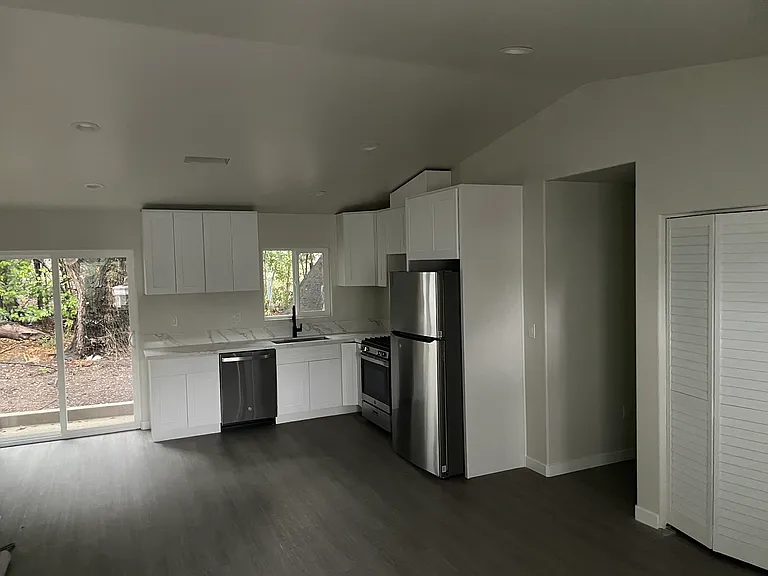 1528 Mill St — Photo 8