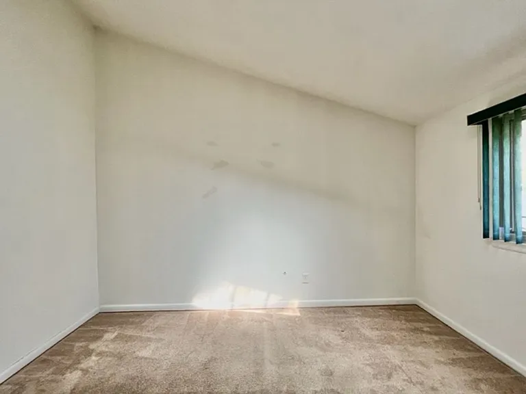912 Hoyt St — Photo 10
