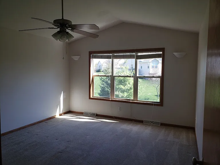105 E School Rd — Photo 7