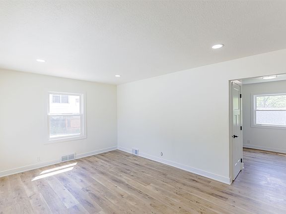 3rd image of 3120 30th St