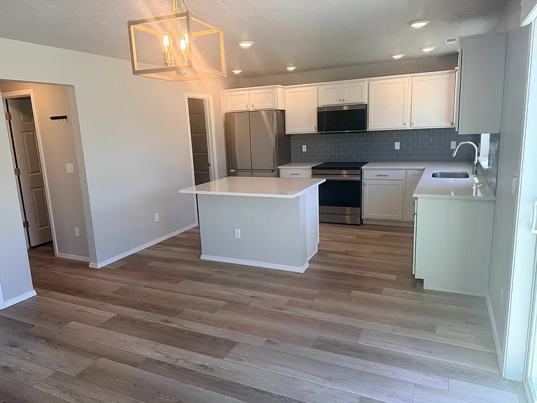 659 W Wolf Willow — Photo 5