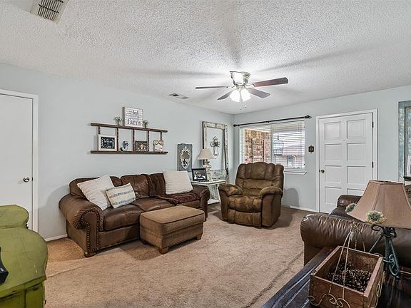 5th image of 810 Dalton Dr