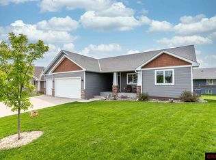 105 Sparrowhawk Cir, Eagle Lake, MN 56024