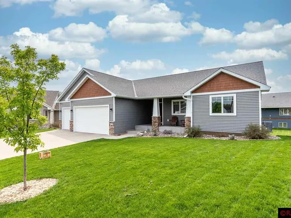 105 Sparrowhawk Cir, Eagle Lake, MN 56024