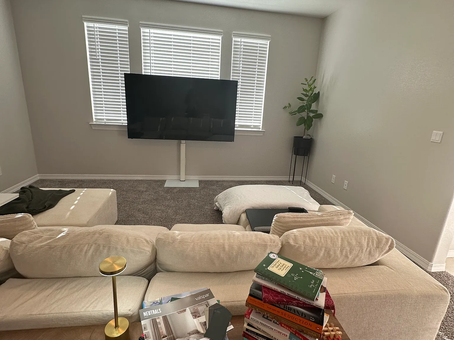 3 bed, 2.5 bath, 2130 sqft, $2,500 — Photo 2