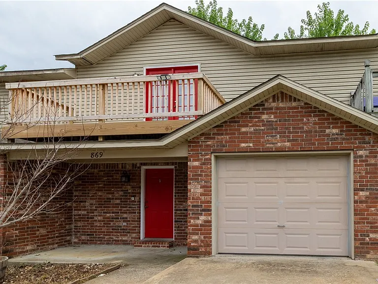 869 W Peachtree Dr #869 — Photo 1