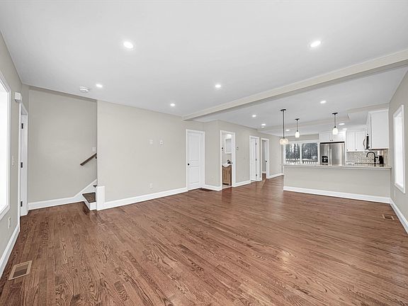 4th image of 92 Liberty St