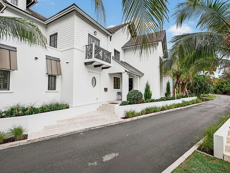400 Mola Ave — Photo 86