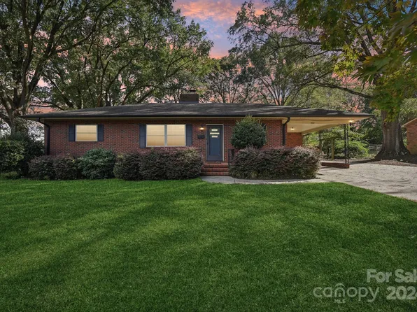 302 Dakota St, Charlotte, NC 28216