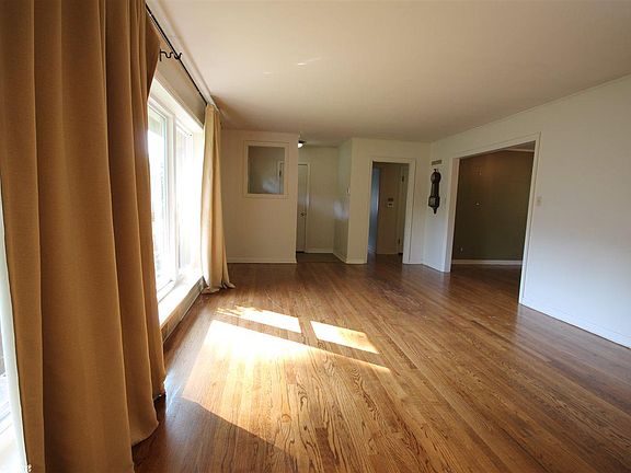 5th image of 10 Lenon Dr