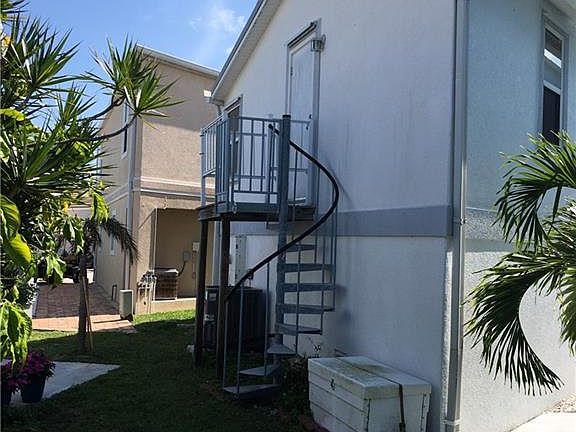 2nd image of 1177 Nettles Blvd