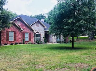 112 Richland Dr, Palestine, TX 75801
