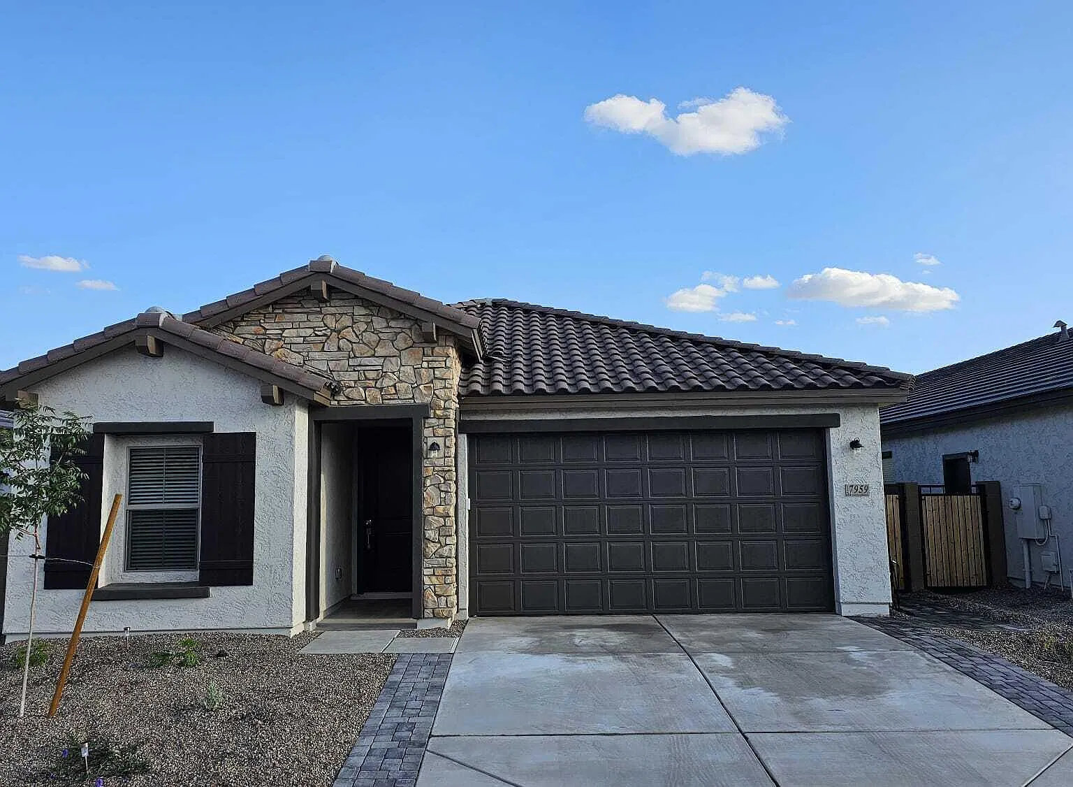 5 bed, 3.0 bath, 2082 sqft, $2,500 — Photo 1