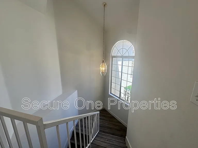 674 Warwick Ave — Photo 19