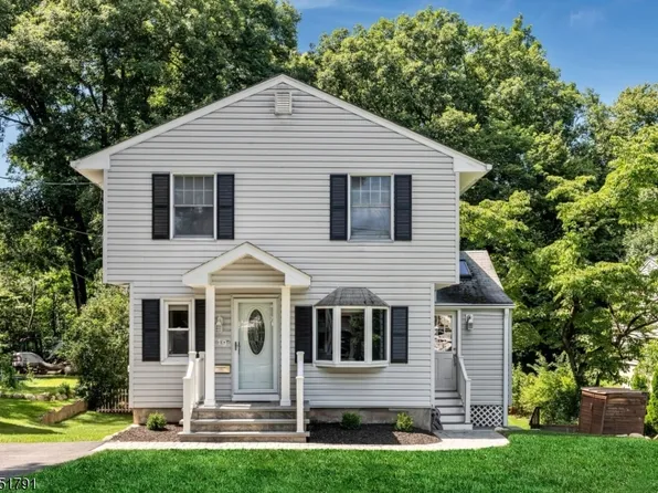 19 Edgewood Rd, Ringwood Boro, NJ 07456