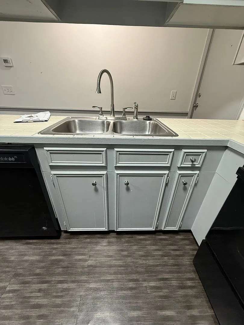 Stonehenge Apartments — Photo 4
