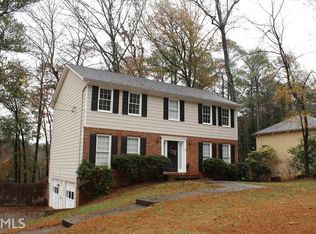 988 Gwens Trl, Lilburn, GA 30047