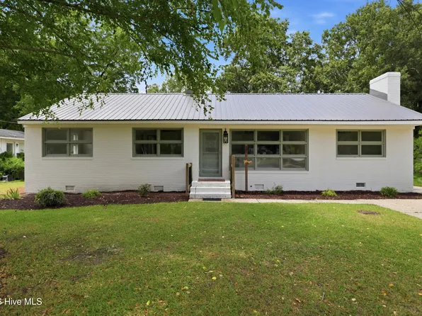 3222 North Contentnea Street, Farmville, NC 27828
