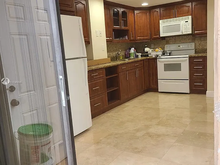 1907 SW 107th Ave #801 — Photo 31