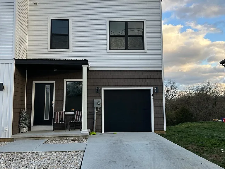 49 Dow St — Photo 1