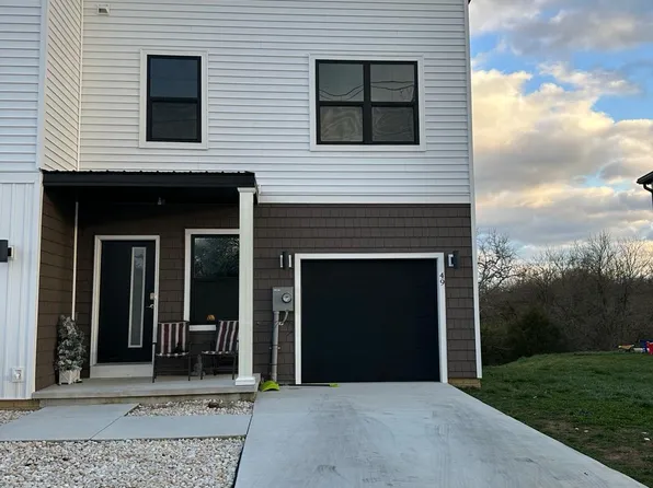 49 Dow St, Bunker Hill, WV 25413