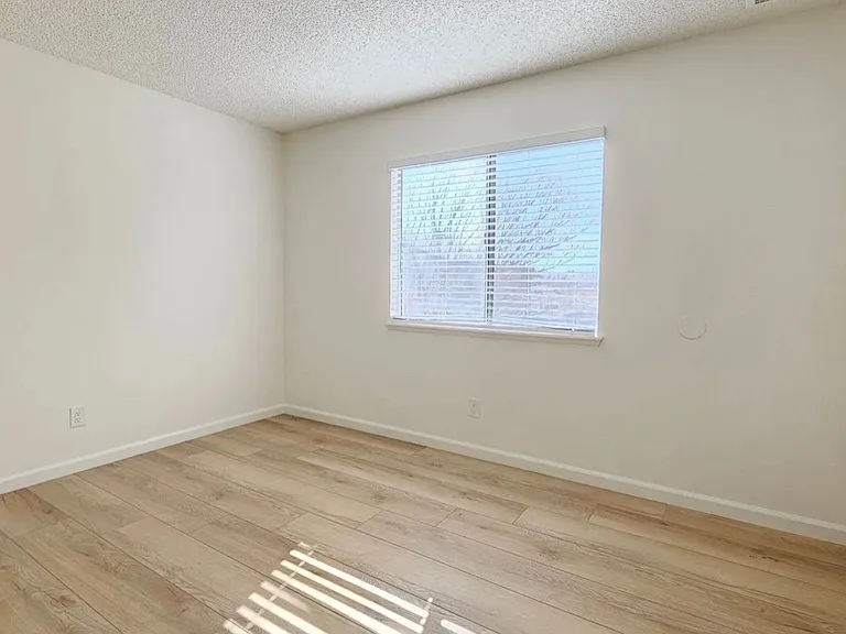 933 Perdew Ave #C — Photo 7