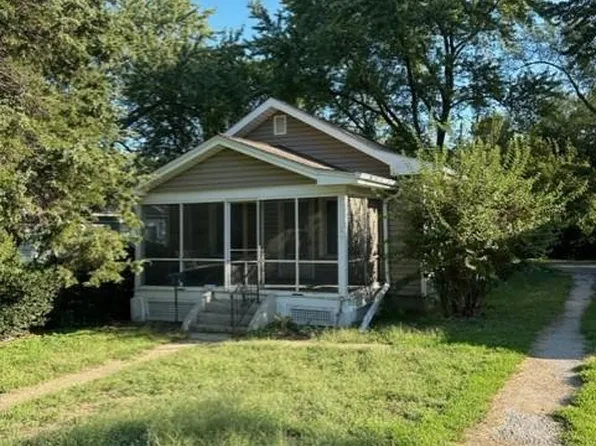 10122 E Golf Ave, Independence, MO 64053