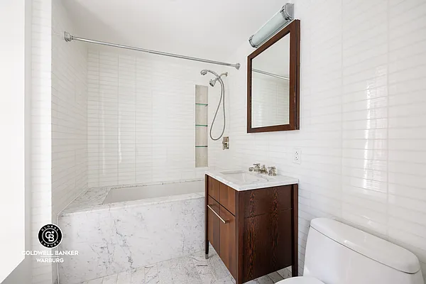 Rented by Coldwell Banker Warburg | media 12