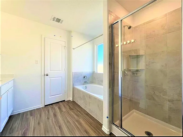 1007 Wolseley Cv — Photo 15