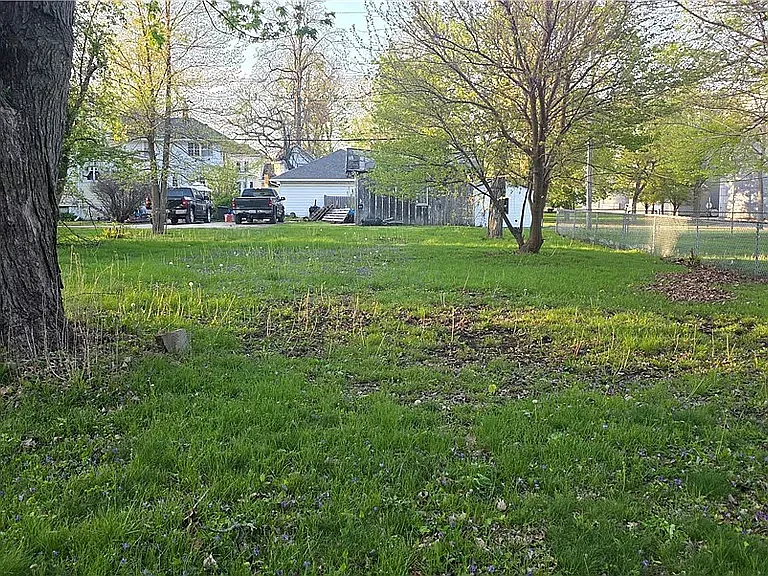 304 Gilbert St — Photo 11