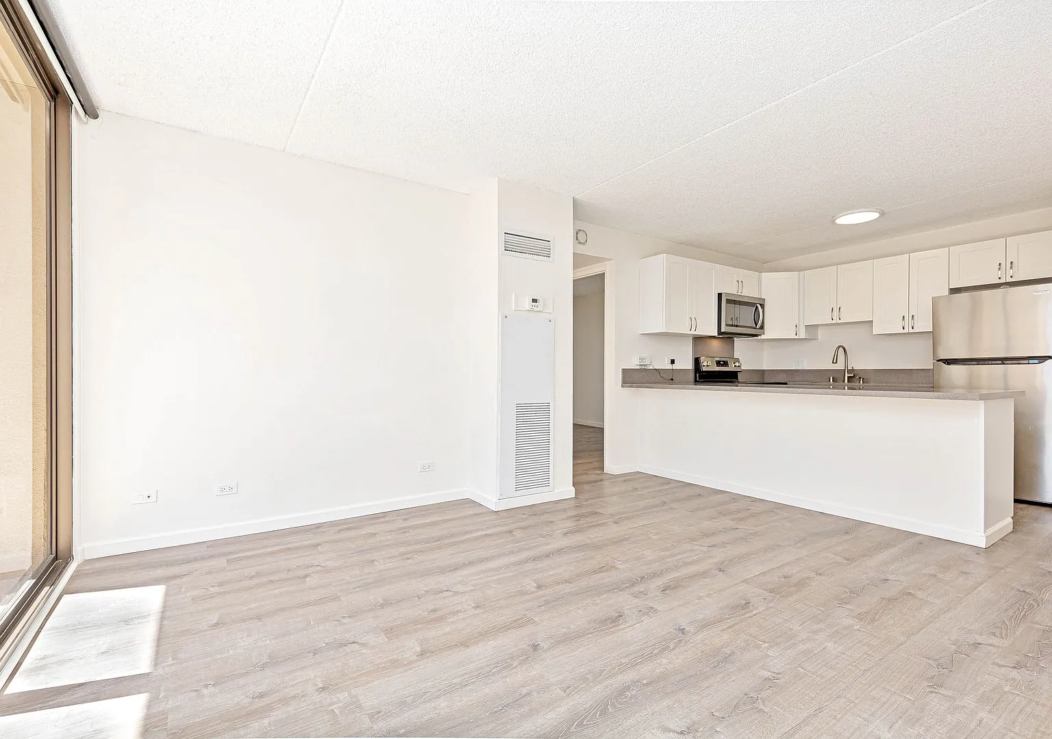 Rare Find! 2BR with Central AC + Electricity Included & Parking — Photo 4