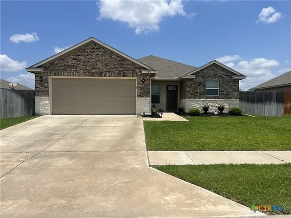 906 2nd St, Cuero, TX 77954