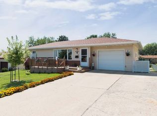 405 12th Ave NW, Mandan, ND 58554