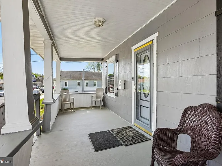 122 Penn St — Photo 6