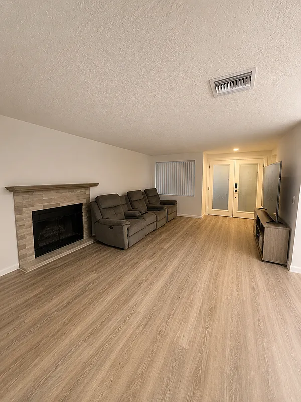 3 bed, 2.0 bath, 1732 sqft, $2,695 — Photo 3